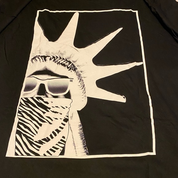LIKE-NEW MENS STATUE OF LIBERTY GRAPHIC TEE - Picture 2 of 3